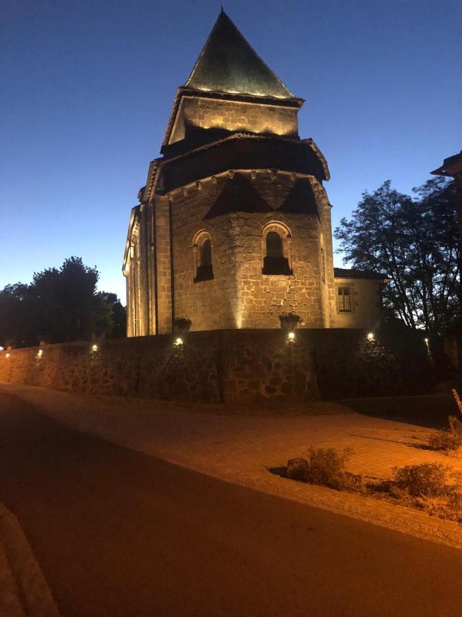 Des Lavandes Сasa de vacaciones Oradour-Fanais